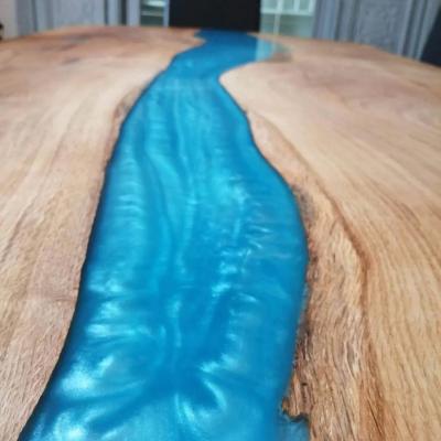 Table Chêne et résine bleu
