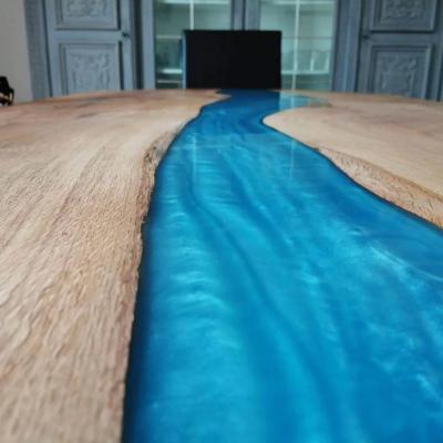 Table Chêne et résine bleu